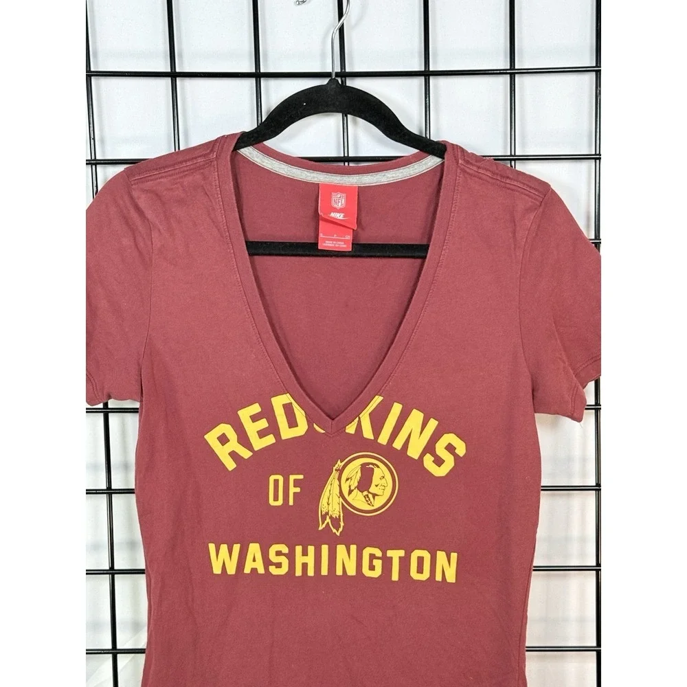 Nike NFL Washington Redskins V-Neck T-Shirt Women's S Maroon‎ Athleisure Retro